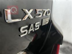 لێکزس LX